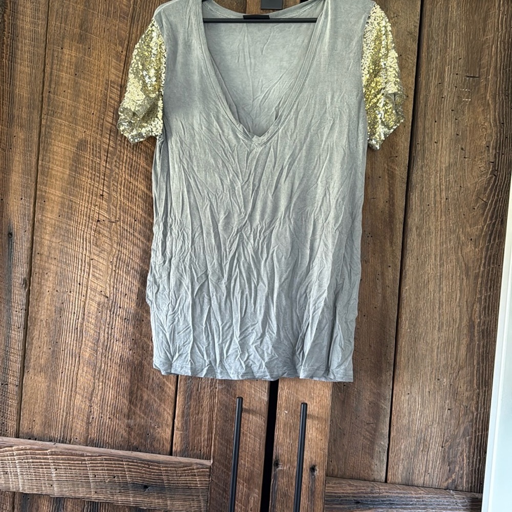 Vici Gray V-Neck Top with Gold Sequin Sleeves size small